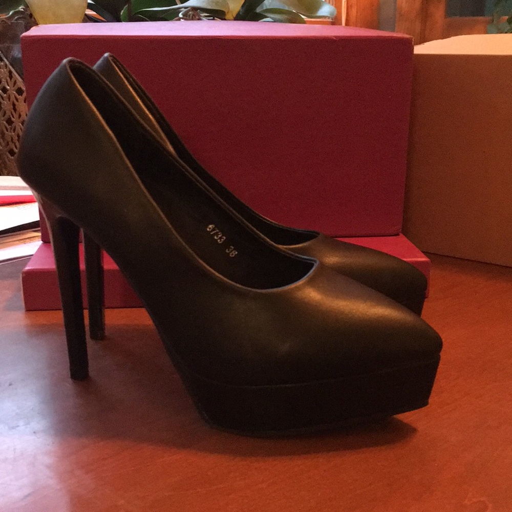 Black matte platform stilettos